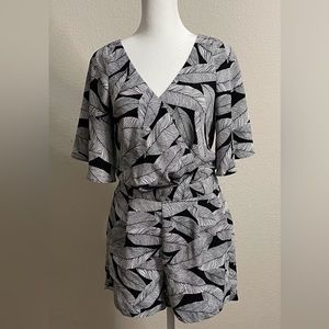 LIKE NEW LOFT FERN PRINT WRAP ROMPER
